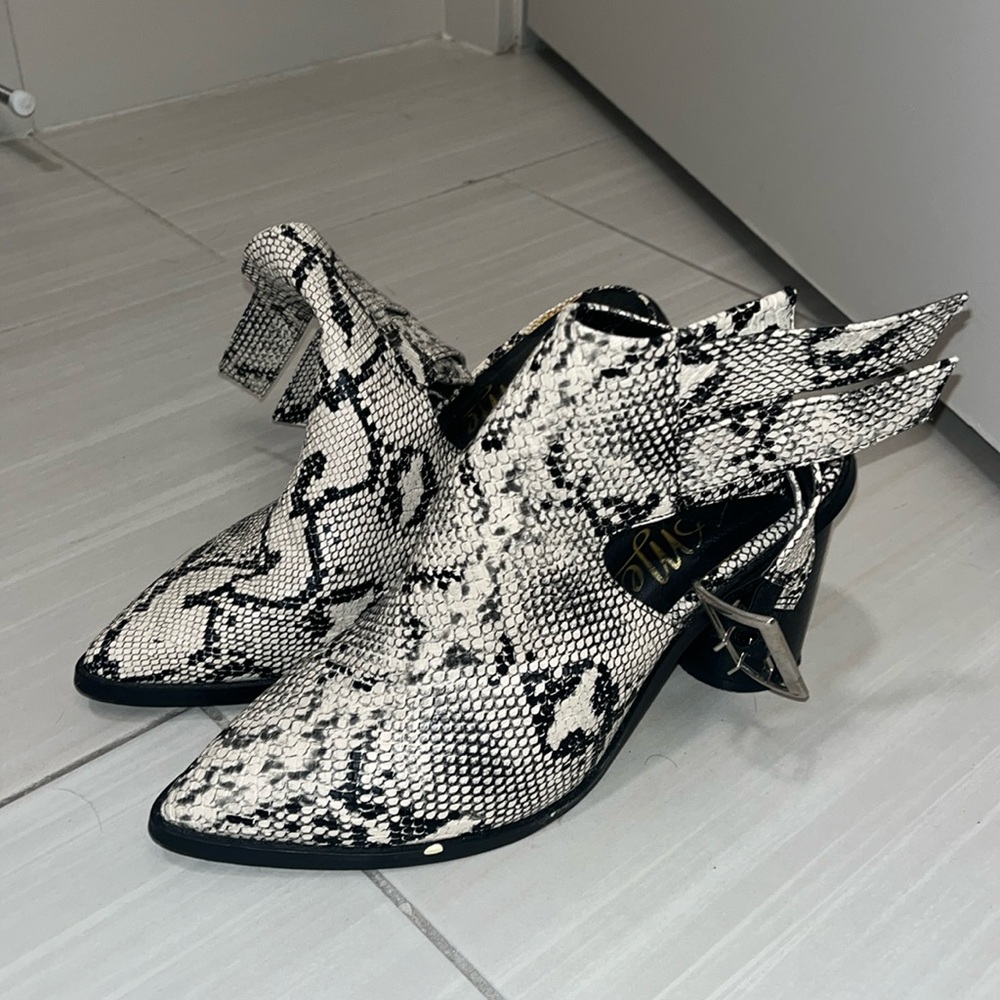 sam edelman snakeskin booties - size 7.5